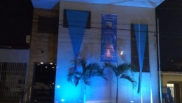 Fachada da Câmara de Boqueirão é iluminada em apoio ao Novembro Azul